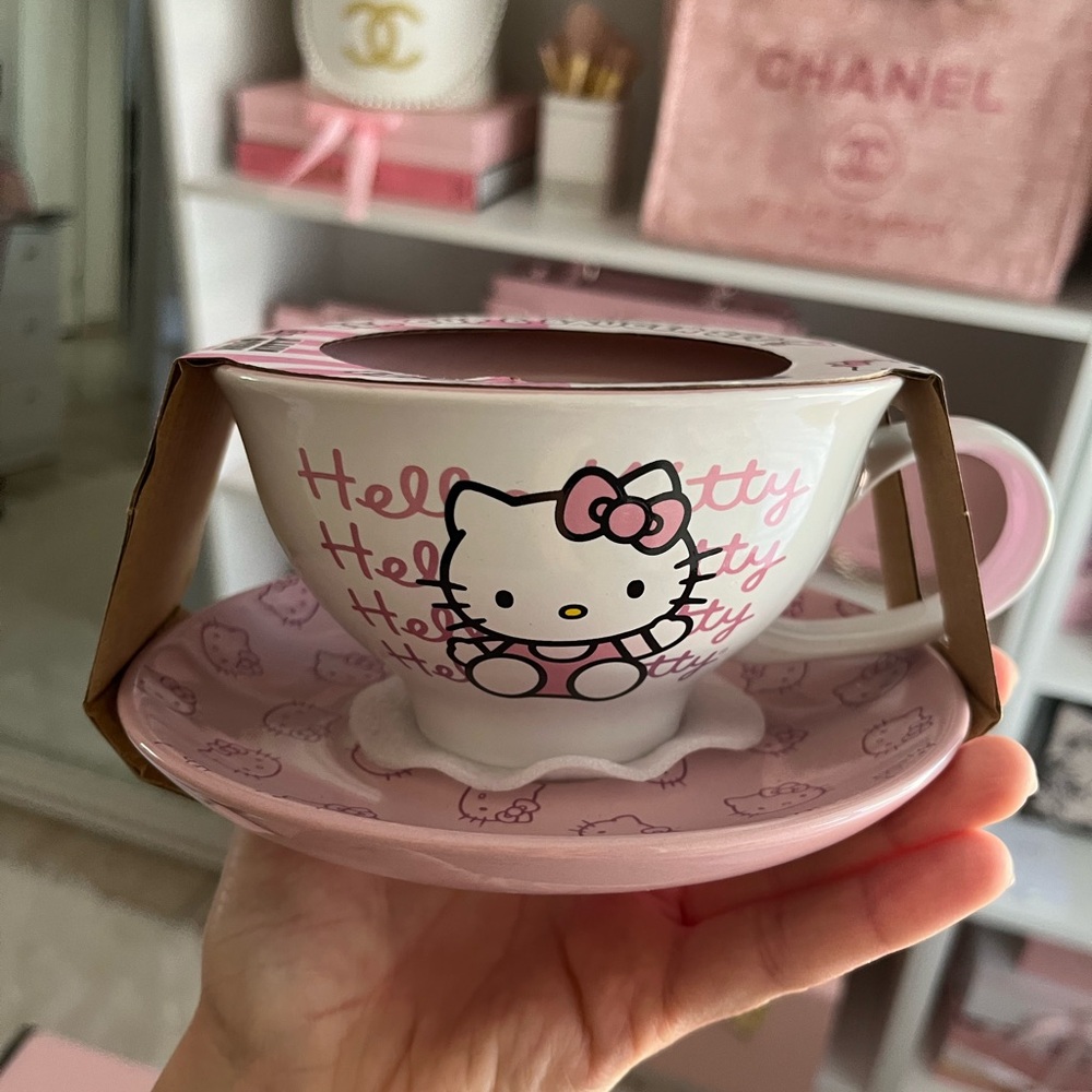 Hello Kitty tea cup with saucer plate